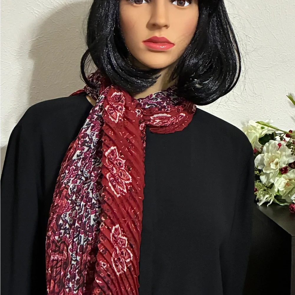 burgundy triangle scarf. vintage glam. Lightweight Slightly sheer Micro pleat